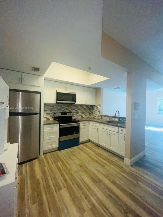 For Rent: $2,750 (3 beds, 3 baths, 1285 Square Feet)