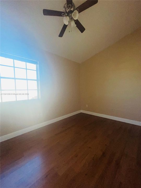 For Rent: $2,750 (3 beds, 3 baths, 1285 Square Feet)