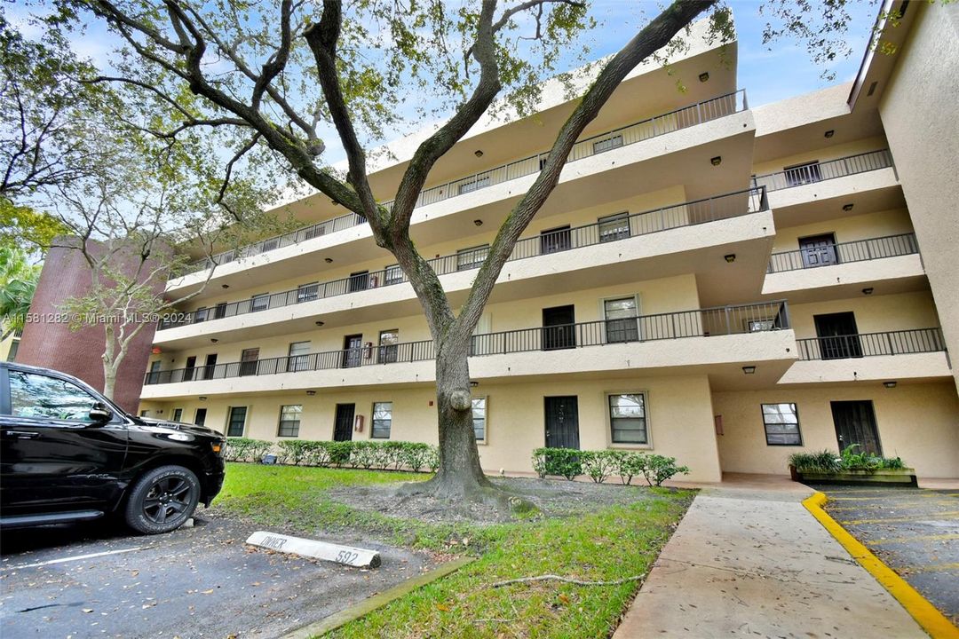 Active With Contract: $2,100 (2 beds, 2 baths, 0 Square Feet)