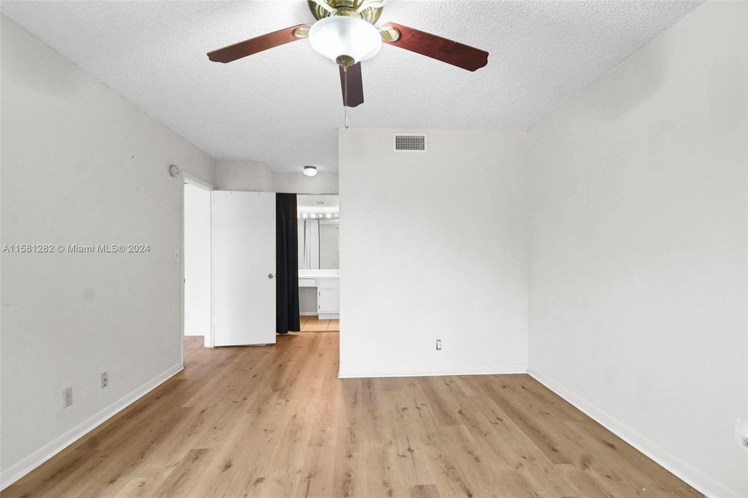 Active With Contract: $2,100 (2 beds, 2 baths, 0 Square Feet)