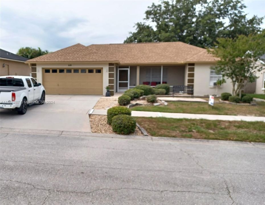 Active With Contract: $349,900 (3 beds, 2 baths, 1511 Square Feet)