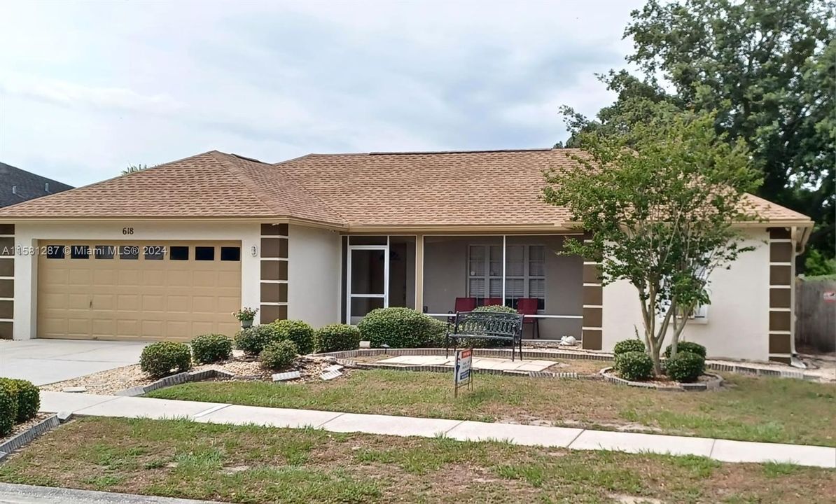 Active With Contract: $349,900 (3 beds, 2 baths, 1511 Square Feet)