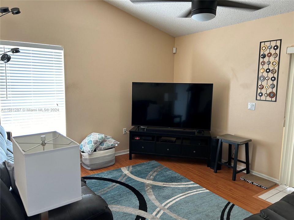 For Sale: $359,900 (3 beds, 2 baths, 1511 Square Feet)