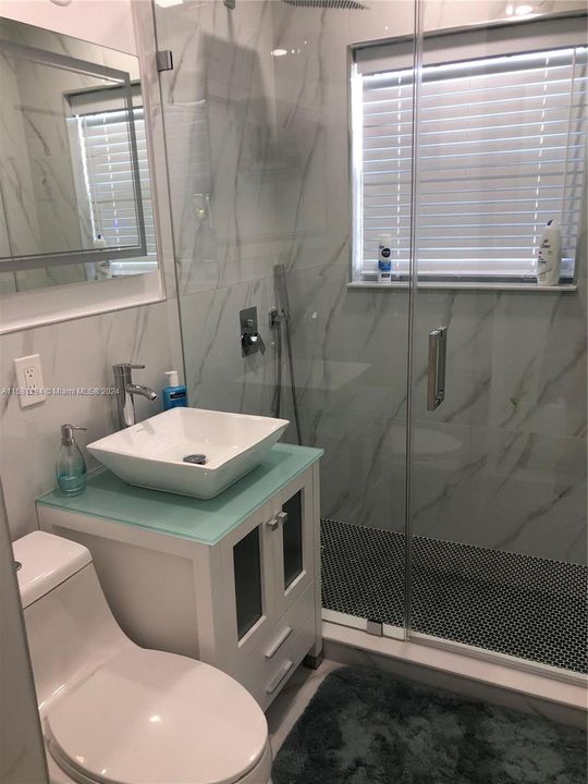 Active With Contract: $2,300 (1 beds, 1 baths, 1143 Square Feet)