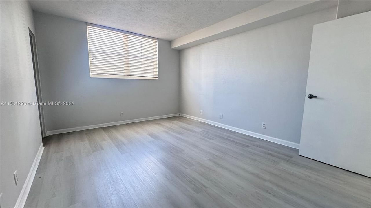 For Rent: $2,350 (1 beds, 1 baths, 1021 Square Feet)
