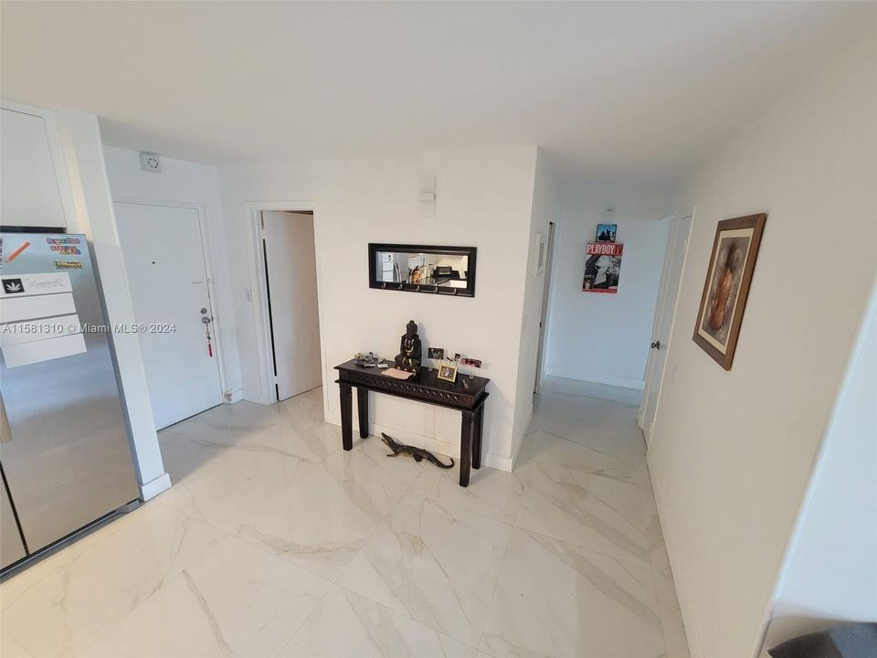 Active With Contract: $1,990 (2 beds, 2 baths, 1075 Square Feet)