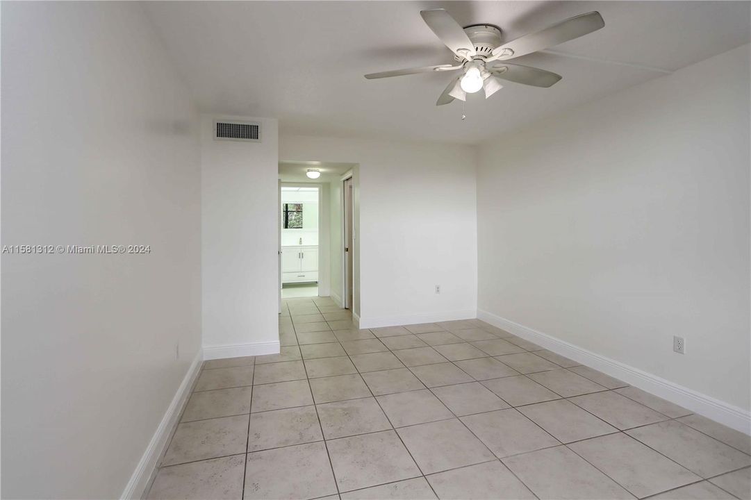 Recently Rented: $1,875 (1 beds, 1 baths, 727 Square Feet)