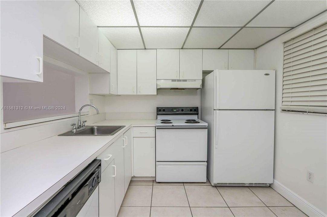 Recently Rented: $1,875 (1 beds, 1 baths, 727 Square Feet)
