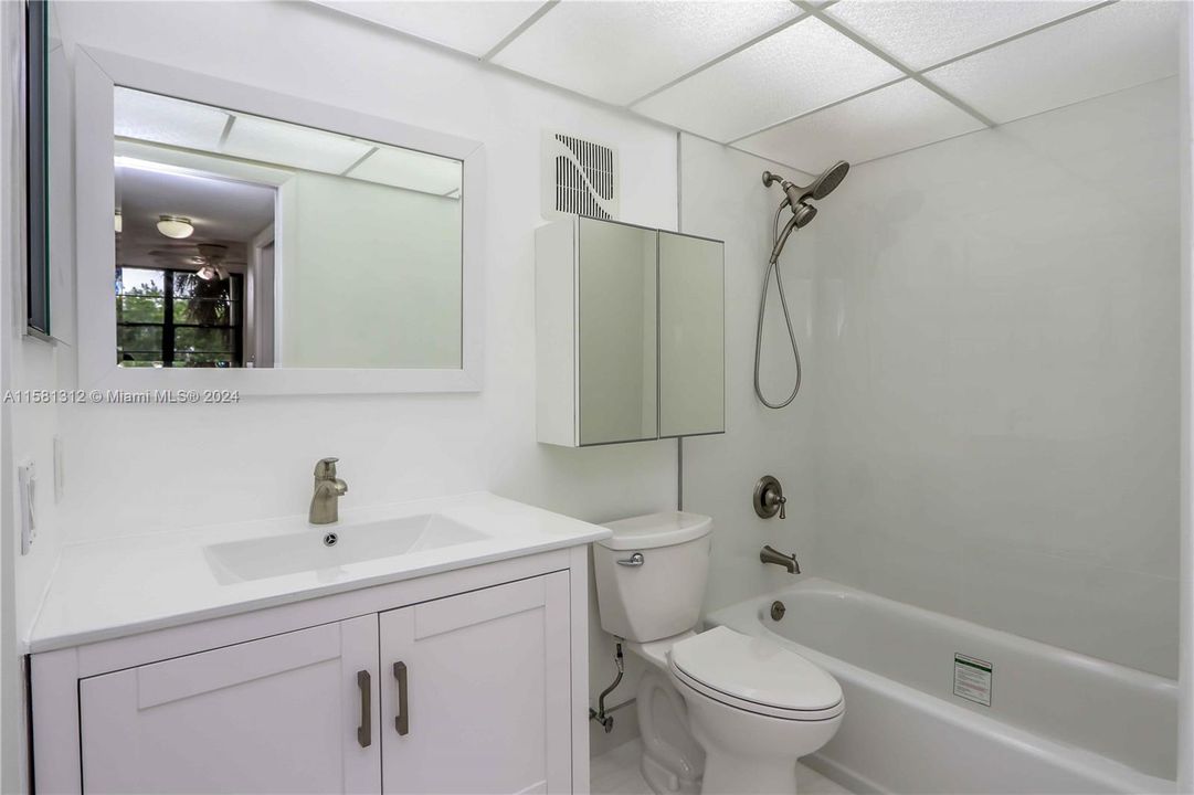 最近租的: $1,875 (1 贝兹, 1 浴室, 727 平方英尺)