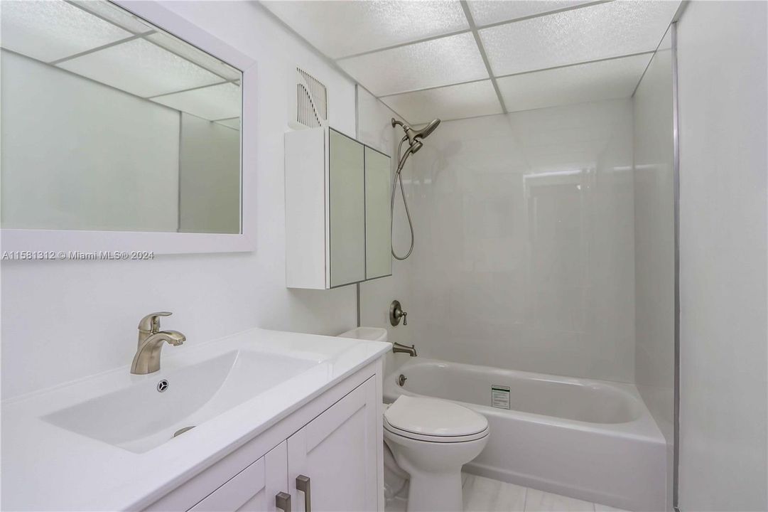 最近租的: $1,875 (1 贝兹, 1 浴室, 727 平方英尺)