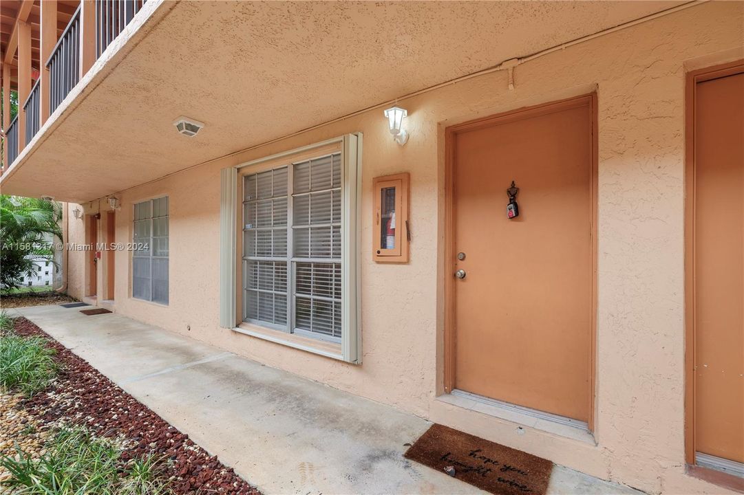 Active With Contract: $2,000 (1 beds, 1 baths, 544 Square Feet)