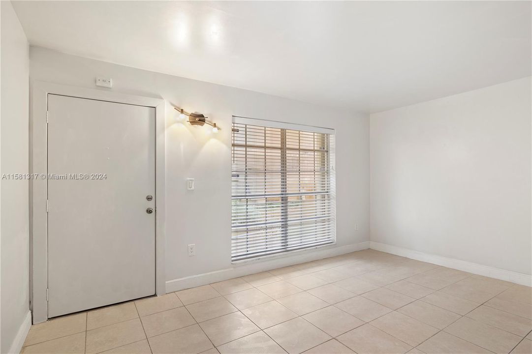 Active With Contract: $2,000 (1 beds, 1 baths, 544 Square Feet)
