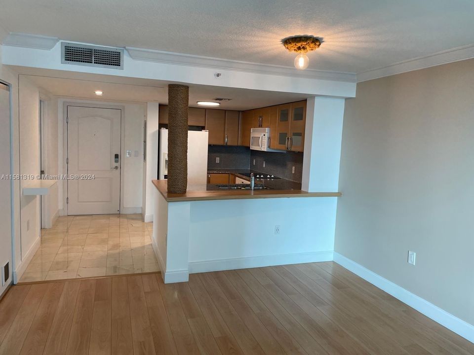 Recently Rented: $3,150 (1 beds, 1 baths, 791 Square Feet)