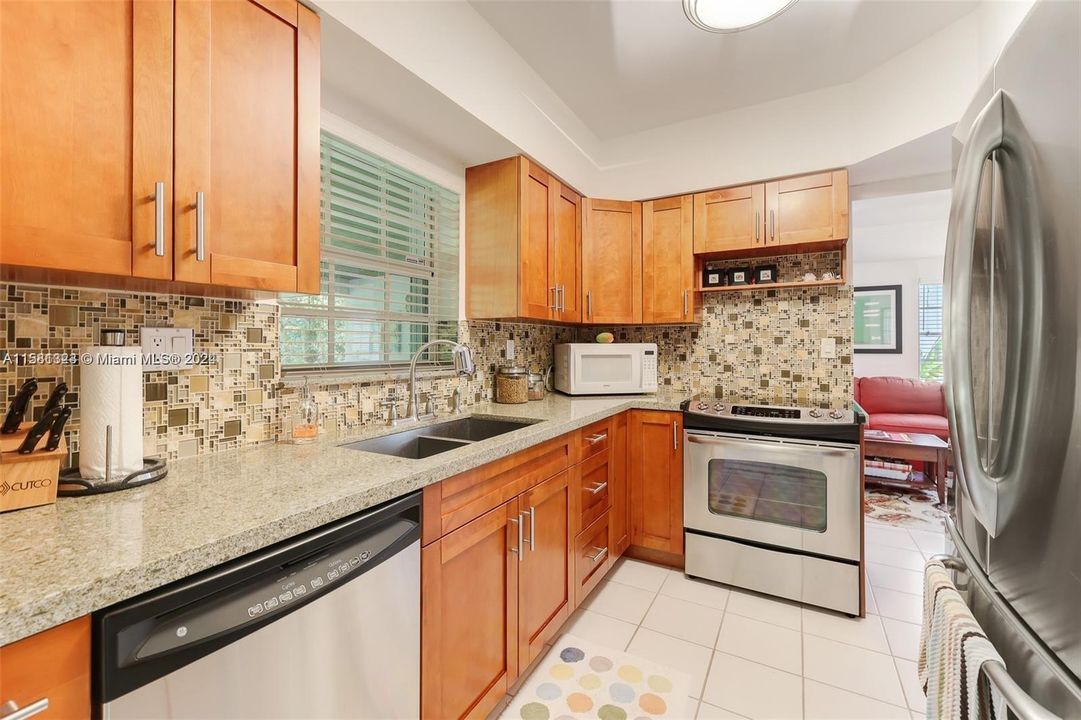 For Rent: $5,500 (3 beds, 2 baths, 1626 Square Feet)