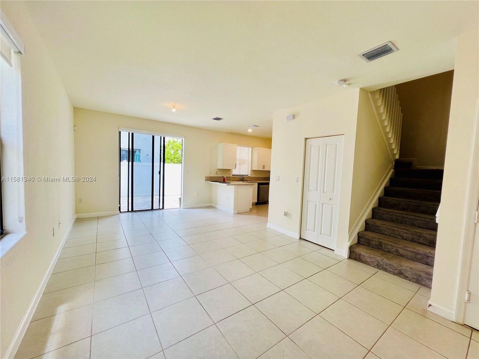 Active With Contract: $3,300 (3 beds, 2 baths, 1376 Square Feet)