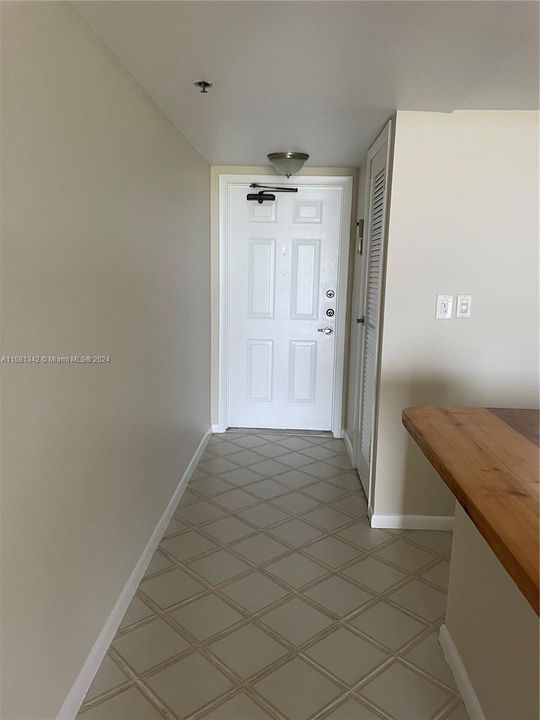 For Rent: $2,300 (2 beds, 2 baths, 1070 Square Feet)