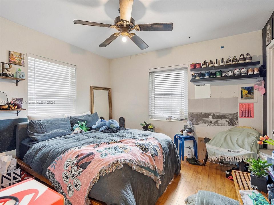 For Sale: $320,000 (2 beds, 1 baths, 754 Square Feet)