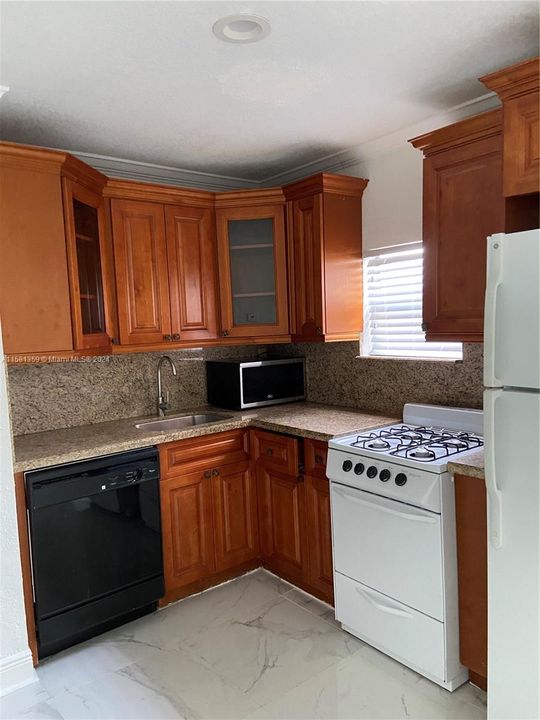 For Rent: $2,800 (2 beds, 1 baths, 1930 Square Feet)