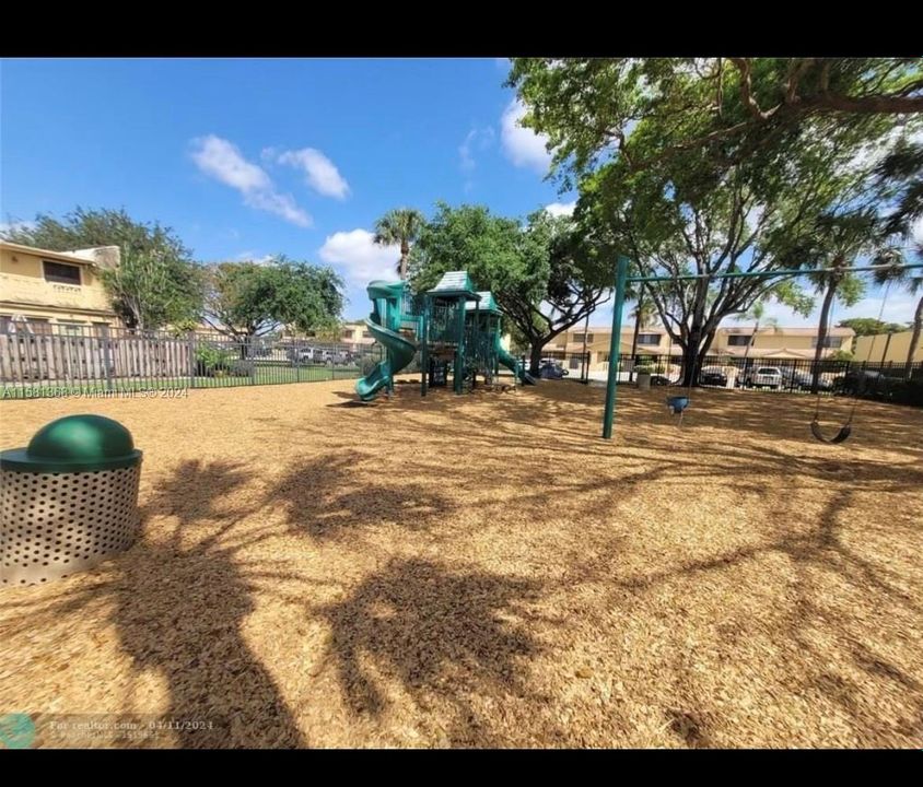 Recently Rented: $3,200 (3 beds, 3 baths, 1680 Square Feet)