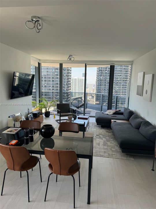 Active With Contract: $7,900 (2 beds, 2 baths, 1356 Square Feet)