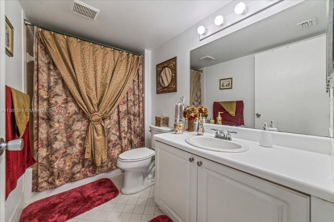 На продажу: $250,000 (2 спален, 2 ванн, 1207 Квадратных фут)