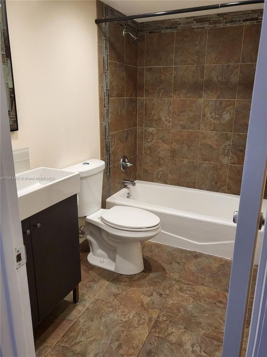 1st Floor Full Bathroom