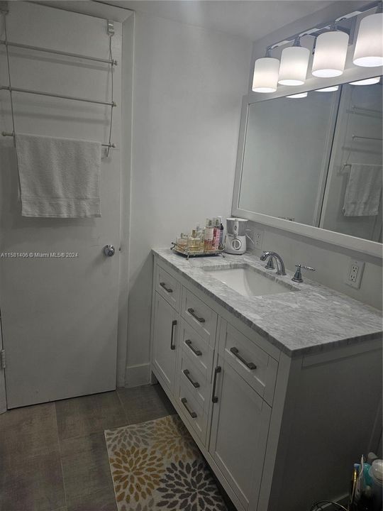 For Rent: $1,925 (1 beds, 1 baths, 768 Square Feet)