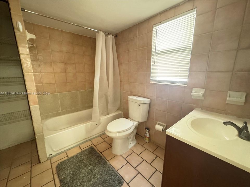 出租: $2,500 (3 贝兹, 1 浴室, 1955 平方英尺)