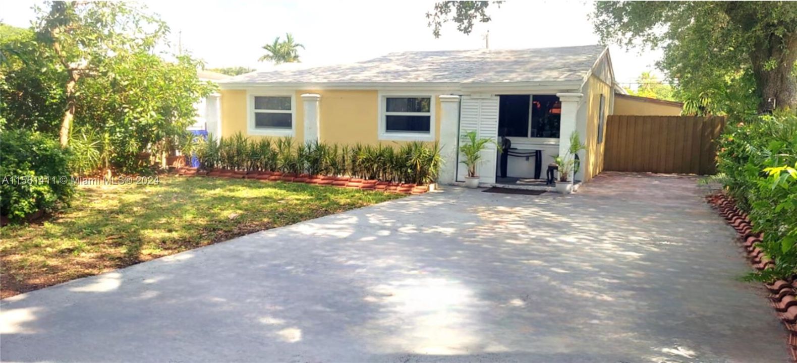 For Sale: $585,500 (2 beds, 2 baths, 1034 Square Feet)