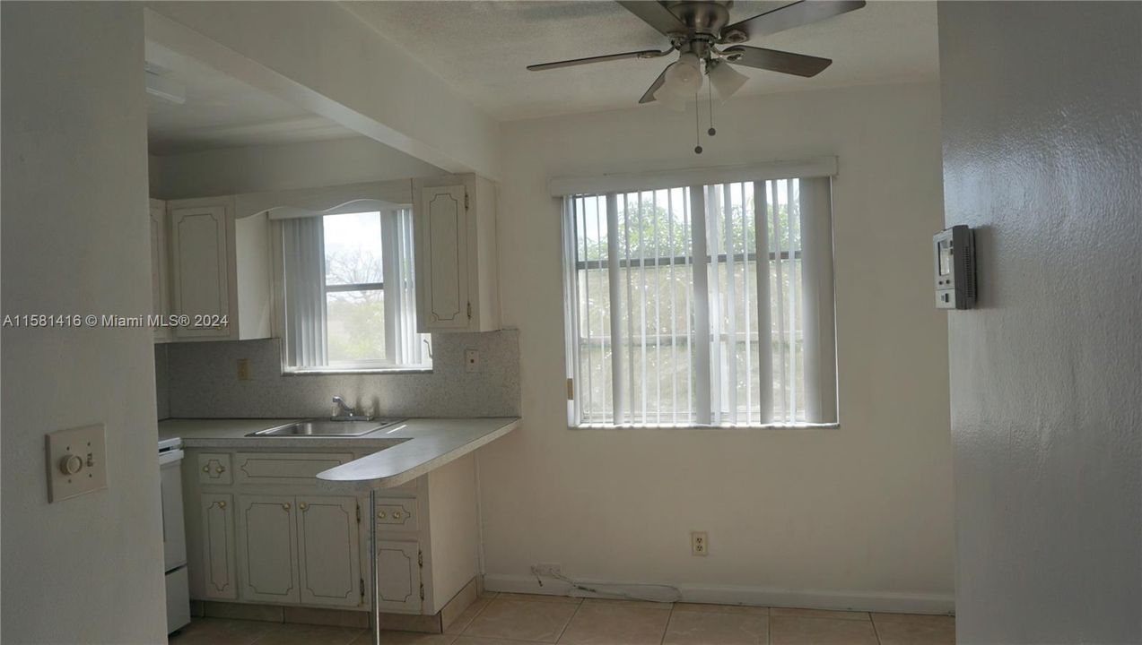 For Sale: $180,000 (1 beds, 1 baths, 562 Square Feet)
