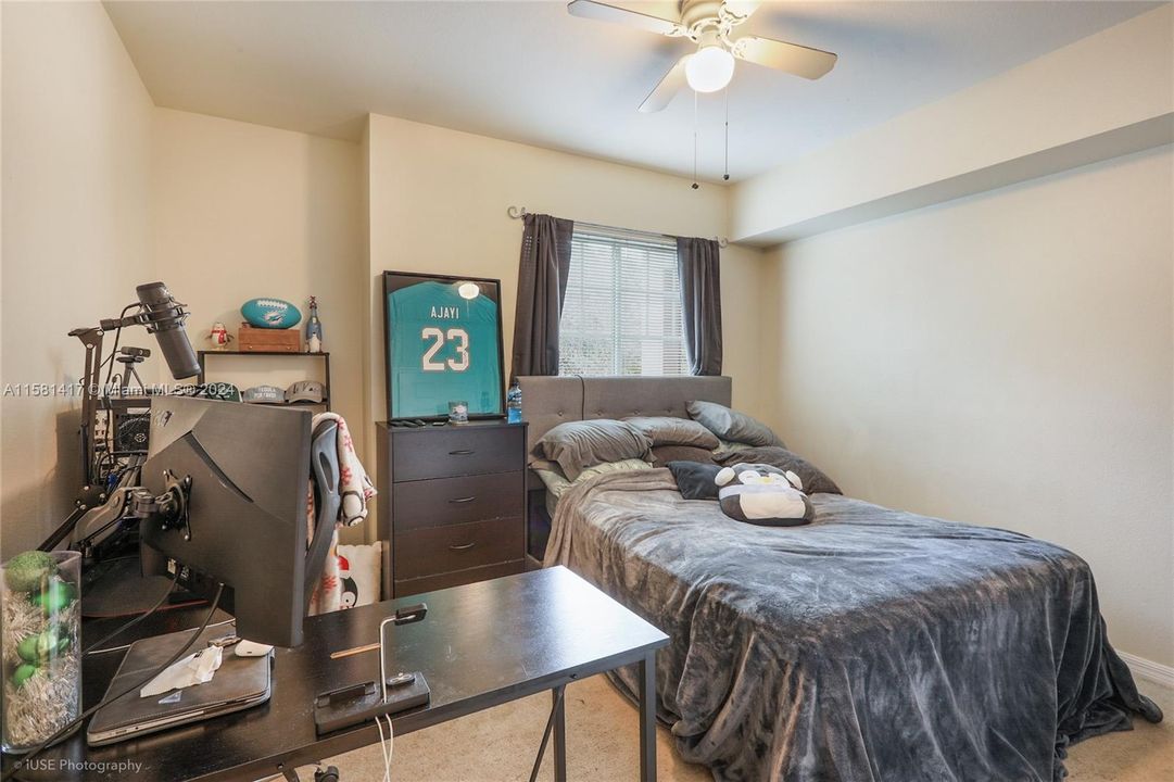 For Sale: $359,000 (3 beds, 2 baths, 1381 Square Feet)