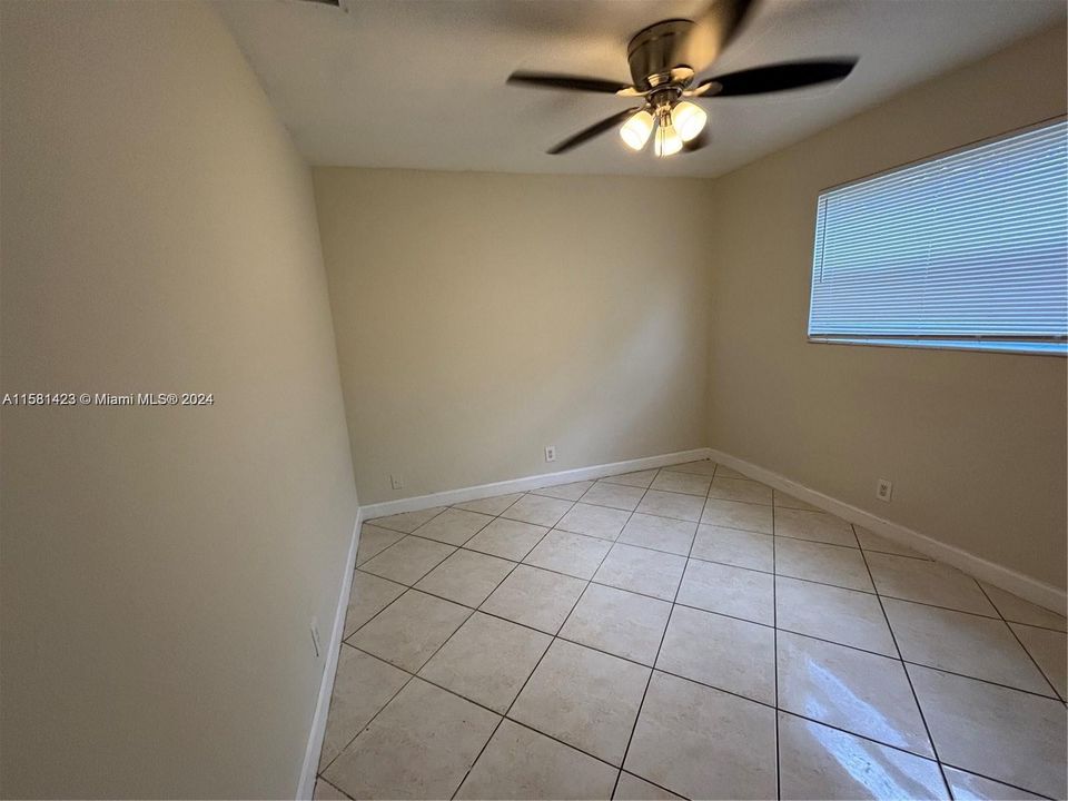 For Rent: $2,950 (4 beds, 1 baths, 2131 Square Feet)