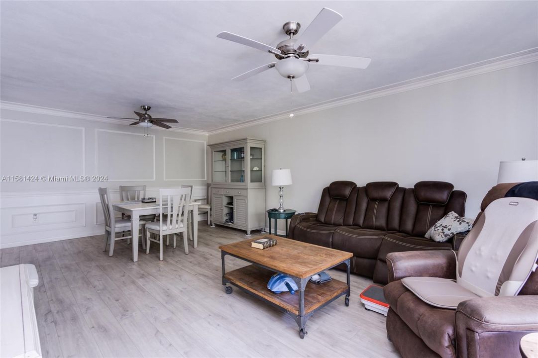 For Sale: $385,000 (2 beds, 2 baths, 1300 Square Feet)