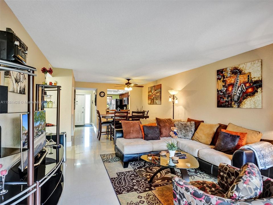 For Sale: $284,900 (2 beds, 2 baths, 1200 Square Feet)