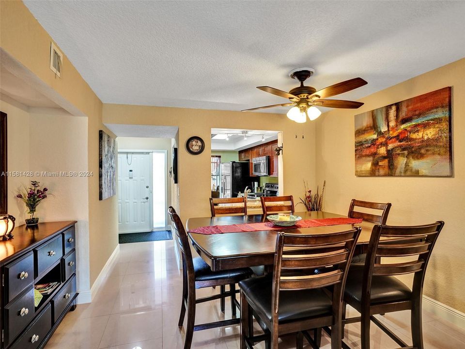 For Sale: $284,900 (2 beds, 2 baths, 1200 Square Feet)