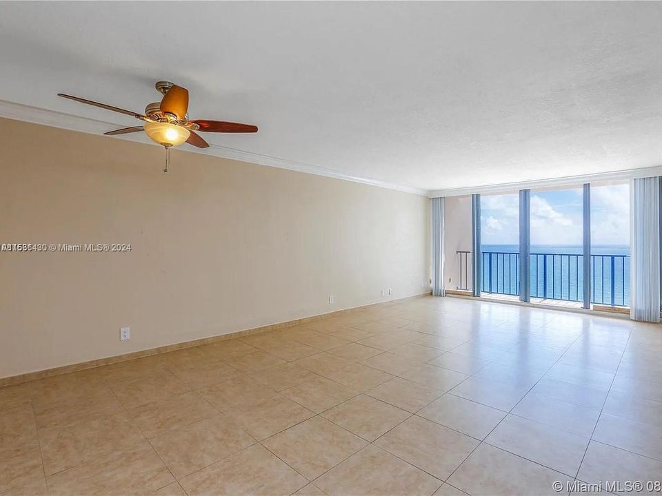 For Rent: $2,800 (1 beds, 1 baths, 1000 Square Feet)