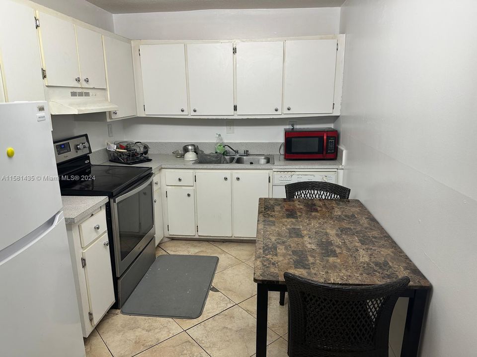 For Rent: $1,750 (1 beds, 1 baths, 785 Square Feet)