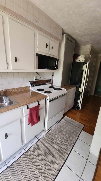 For Sale: $77,000 (1 beds, 1 baths, 462 Square Feet)