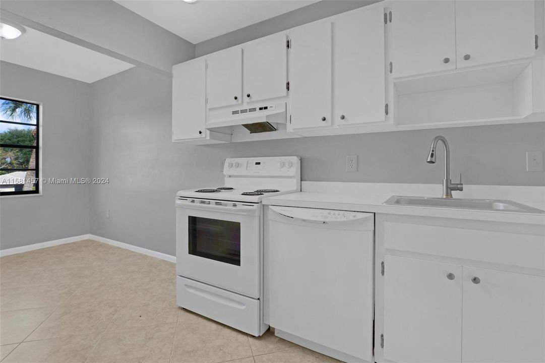 For Sale: $159,900 (2 beds, 2 baths, 1388 Square Feet)