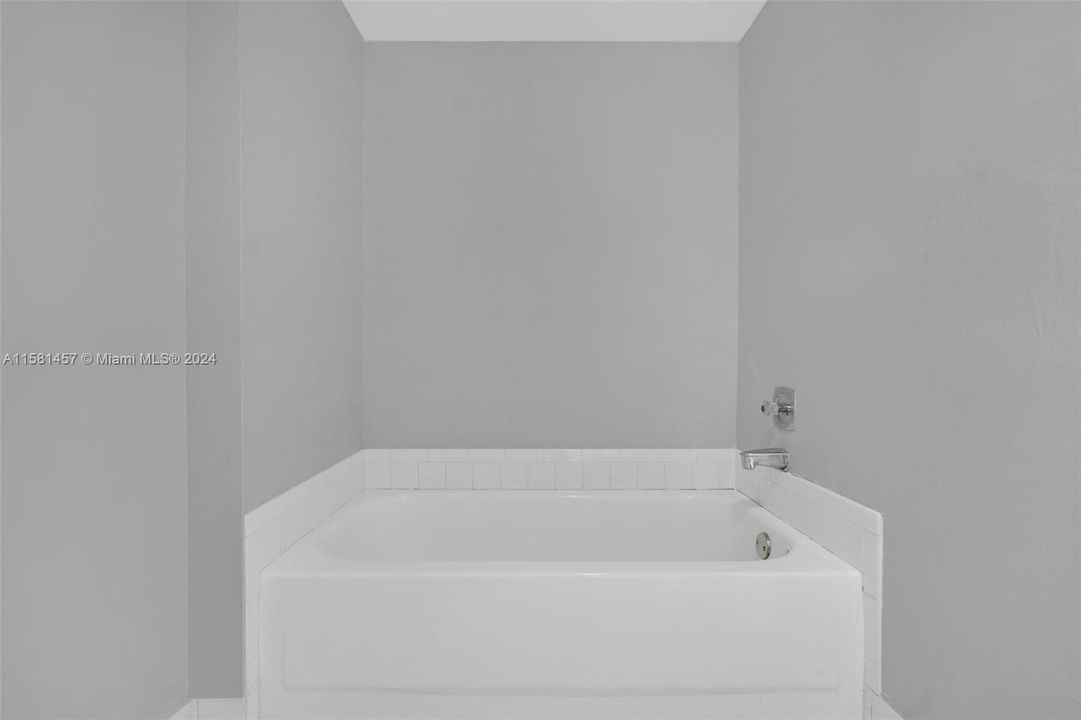 待售: $159,900 (2 贝兹, 2 浴室, 1388 平方英尺)