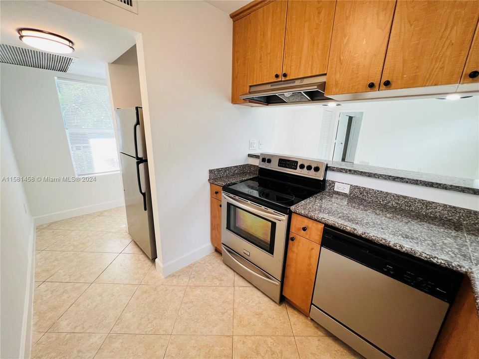 For Rent: $2,400 (1 beds, 1 baths, 750 Square Feet)