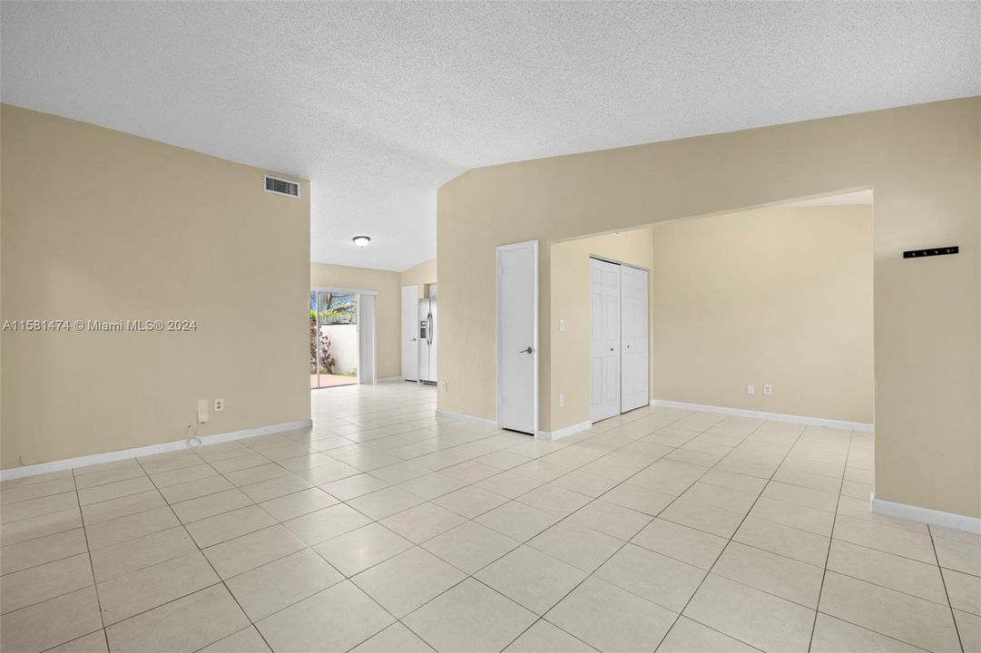 Recently Sold: $415,000 (2 beds, 1 baths, 1015 Square Feet)