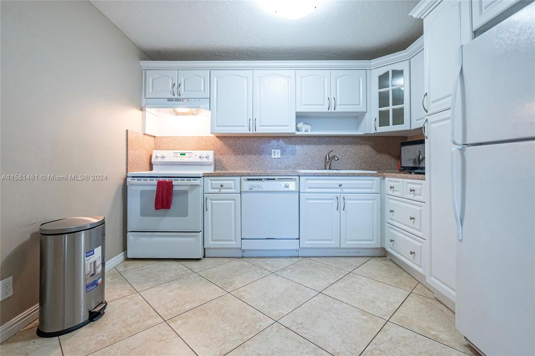 For Sale: $264,950 (2 beds, 2 baths, 1332 Square Feet)