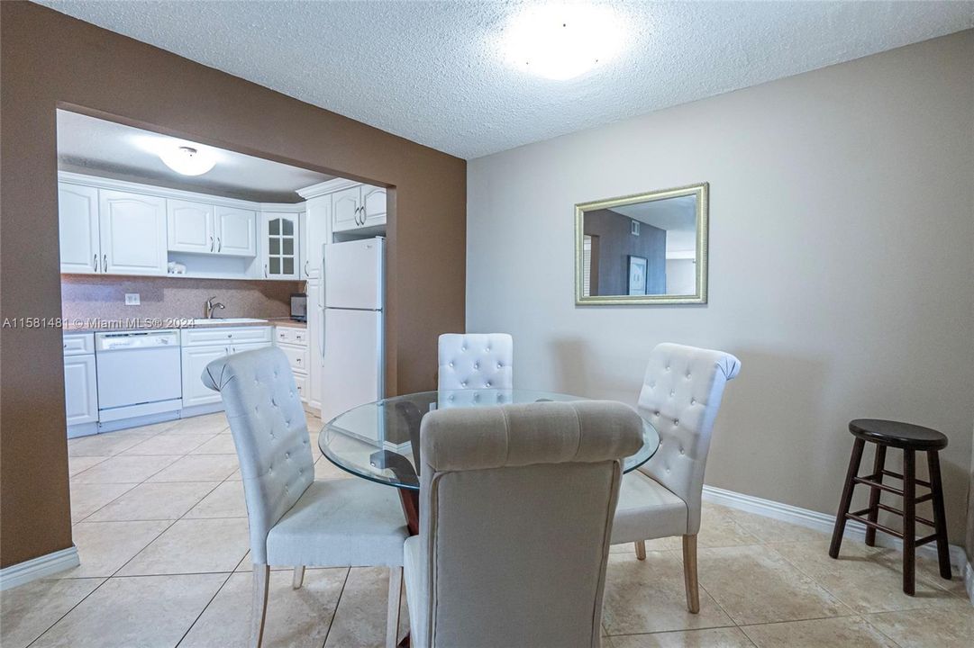For Sale: $289,000 (2 beds, 2 baths, 1332 Square Feet)