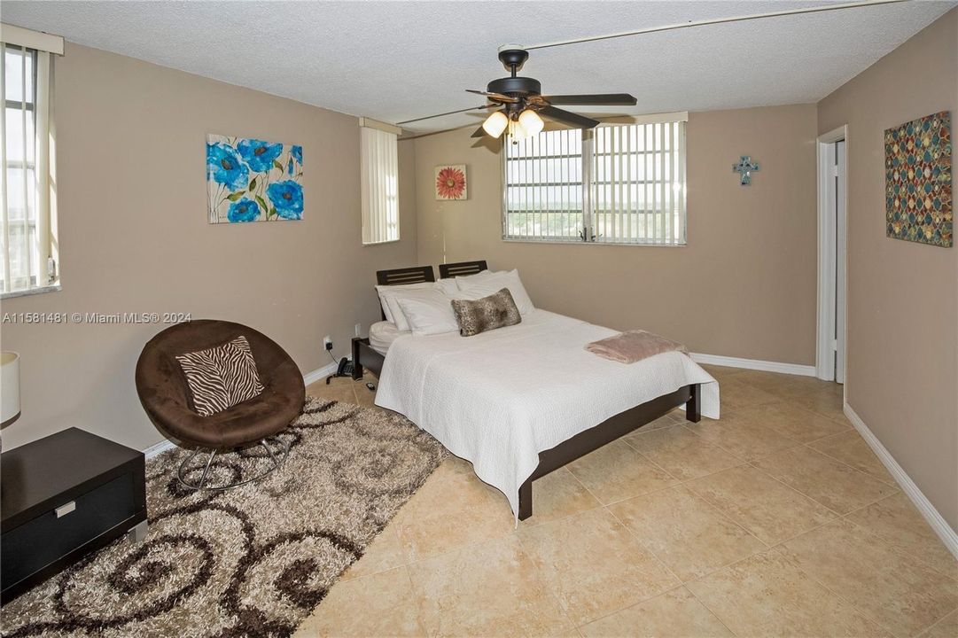 For Sale: $264,950 (2 beds, 2 baths, 1332 Square Feet)