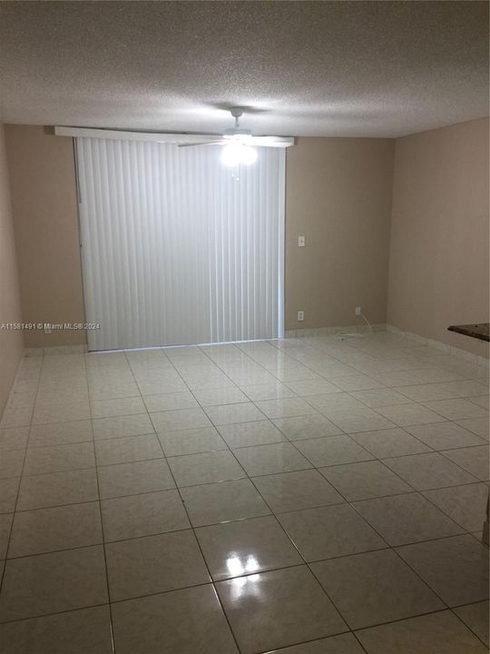 For Rent: $1,750 (1 beds, 1 baths, 821 Square Feet)