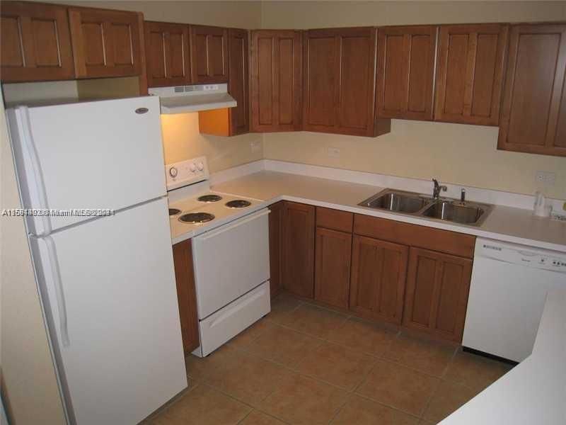 Recently Rented: $2,050 (2 beds, 1 baths, 749 Square Feet)