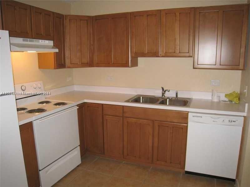 Recently Rented: $2,050 (2 beds, 1 baths, 749 Square Feet)