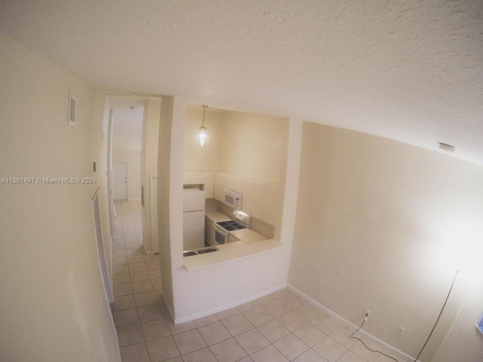 For Rent: $2,000 (2 beds, 2 baths, 930 Square Feet)