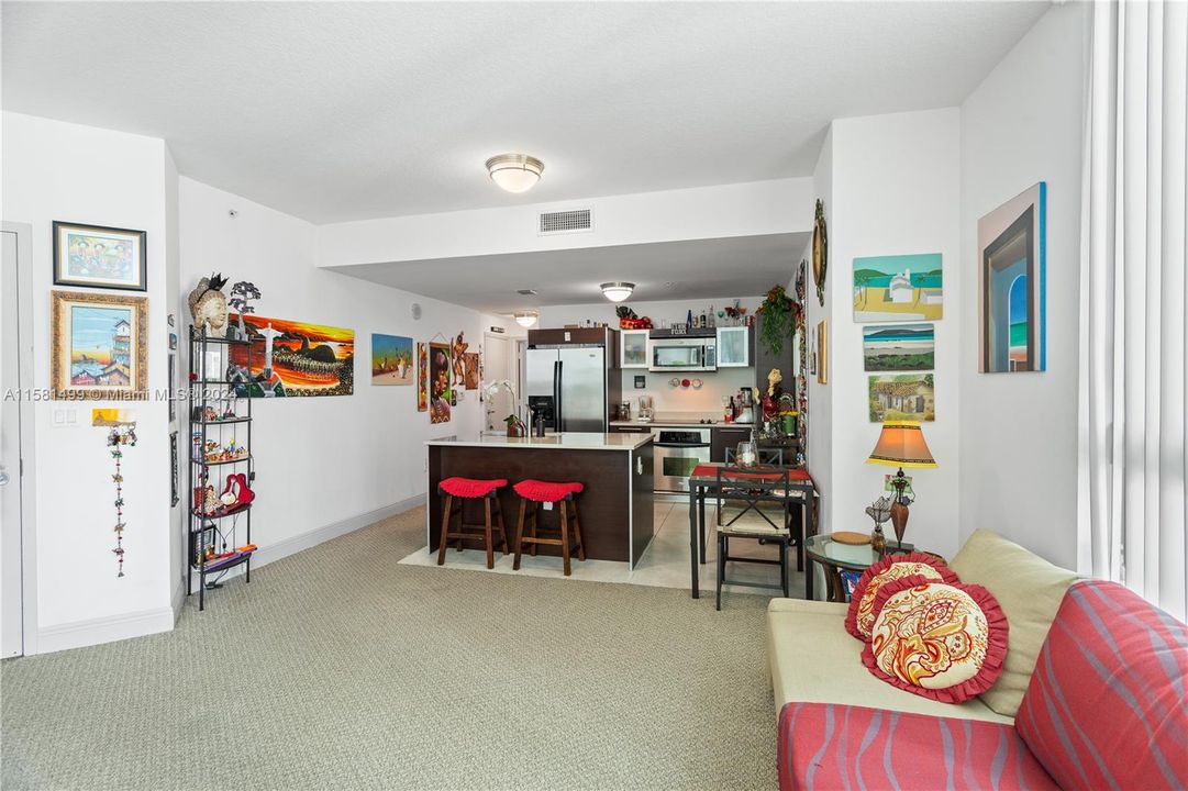 For Sale: $425,000 (1 beds, 1 baths, 794 Square Feet)